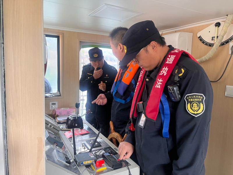 暖冬护行守平安 畅意跨年启新程