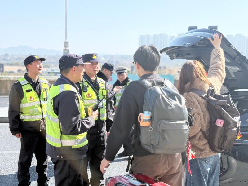 黄山多部门协同联动  织密冬季道路出行“安全防护网”