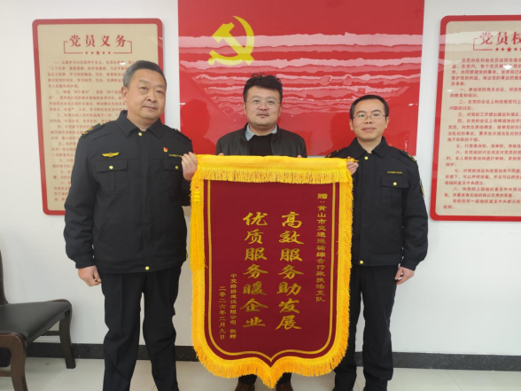 黄山杭州跨省联动护航重点工程——歙县小川大桥钢箱梁水路运输通道全面畅通