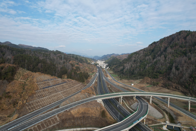 立体防护  绘就公路安全韧性新图景