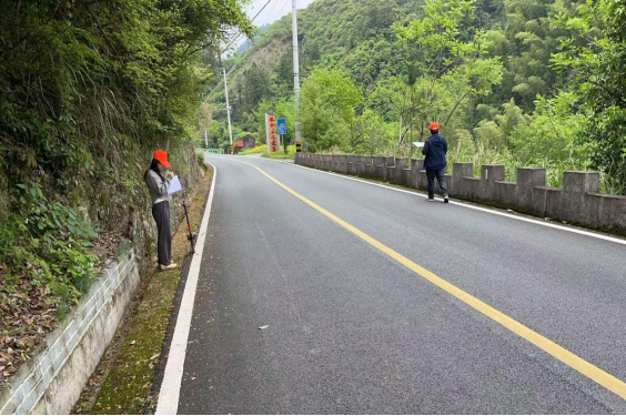 护航清明茶季 整治公路病害保畅通